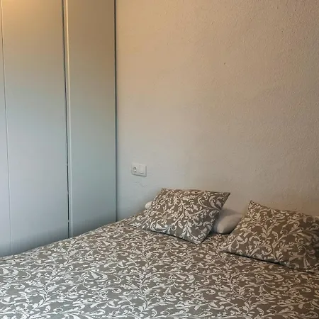 Montana Con Piscina Y Zona Deportiva.