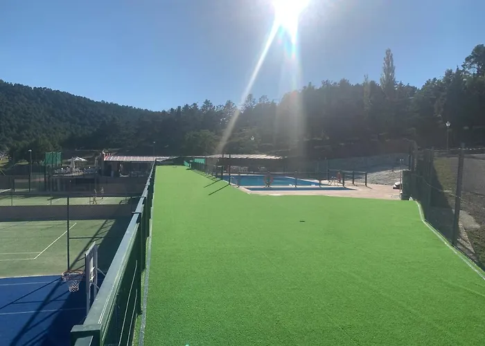 Montana Con Piscina Y Zona Deportiva.