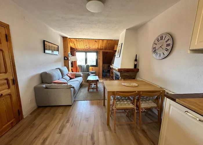 Montana Con Piscina Y Zona Deportiva. Apartment La Virgen de la Vega