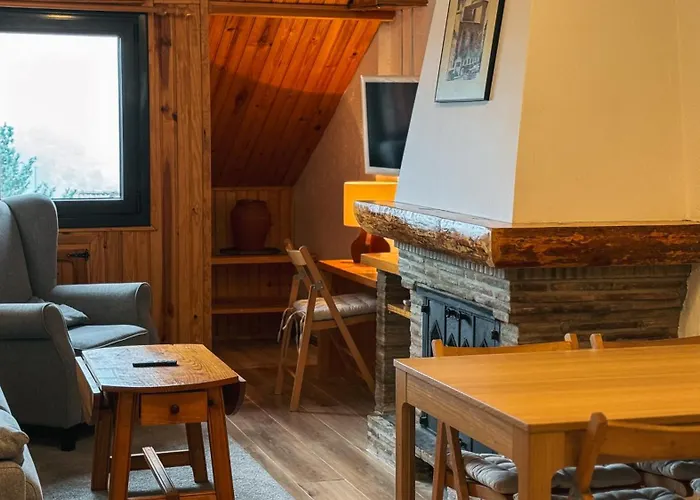 Montana Con Piscina Y Zona Deportiva. *