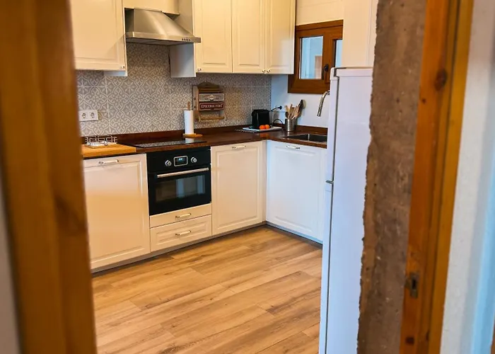 Montana Con Piscina Y Zona Deportiva. *