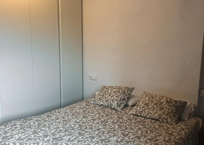 Montana Con Piscina Y Zona Deportiva.